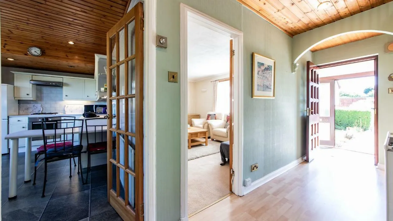 Holiday home 3 Bed House W/Drive & Garden V/Fast Wifi Near Bioquarter Villa Edinburgh United Kingdom