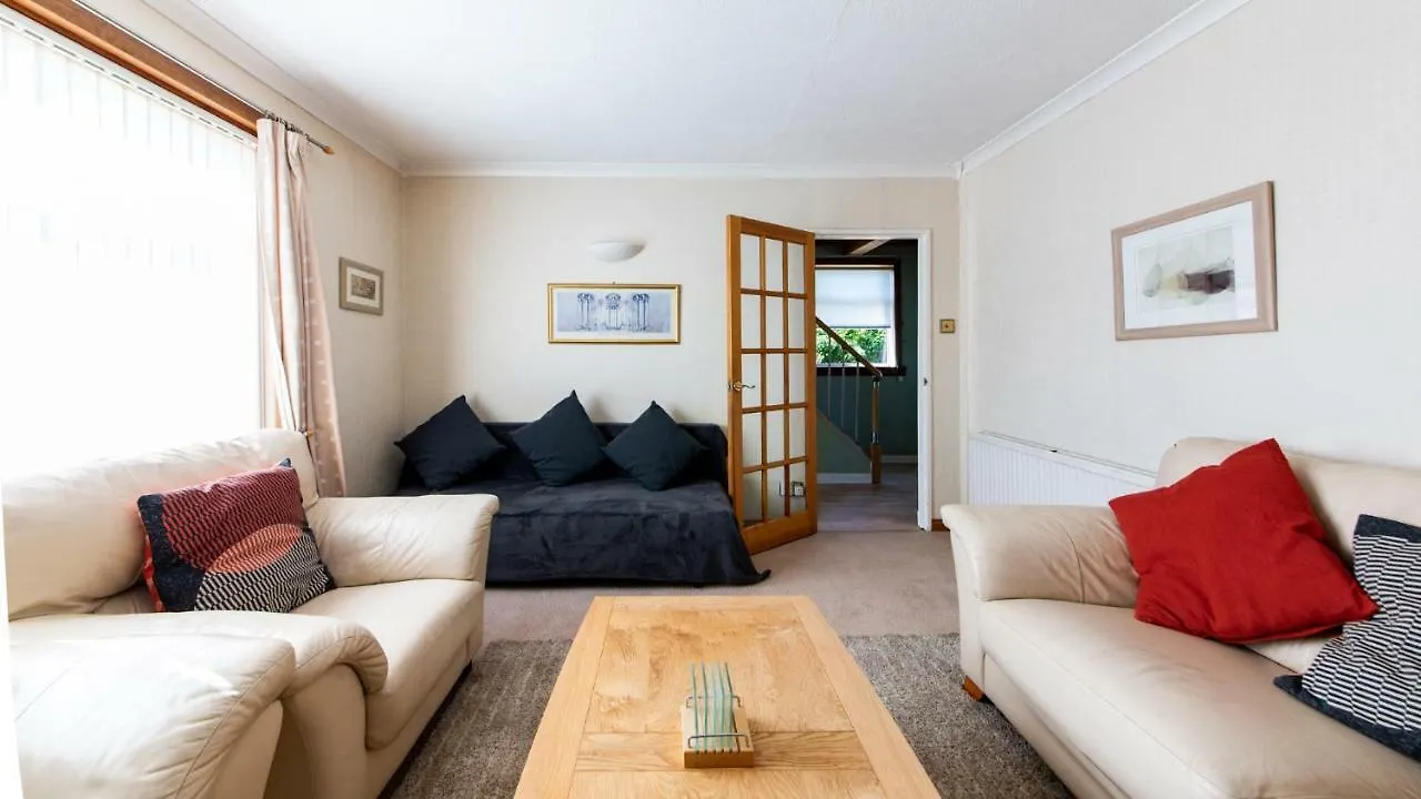 Holiday home 3 Bed House W/Drive & Garden V/Fast Wifi Near Bioquarter Villa Edinburgh