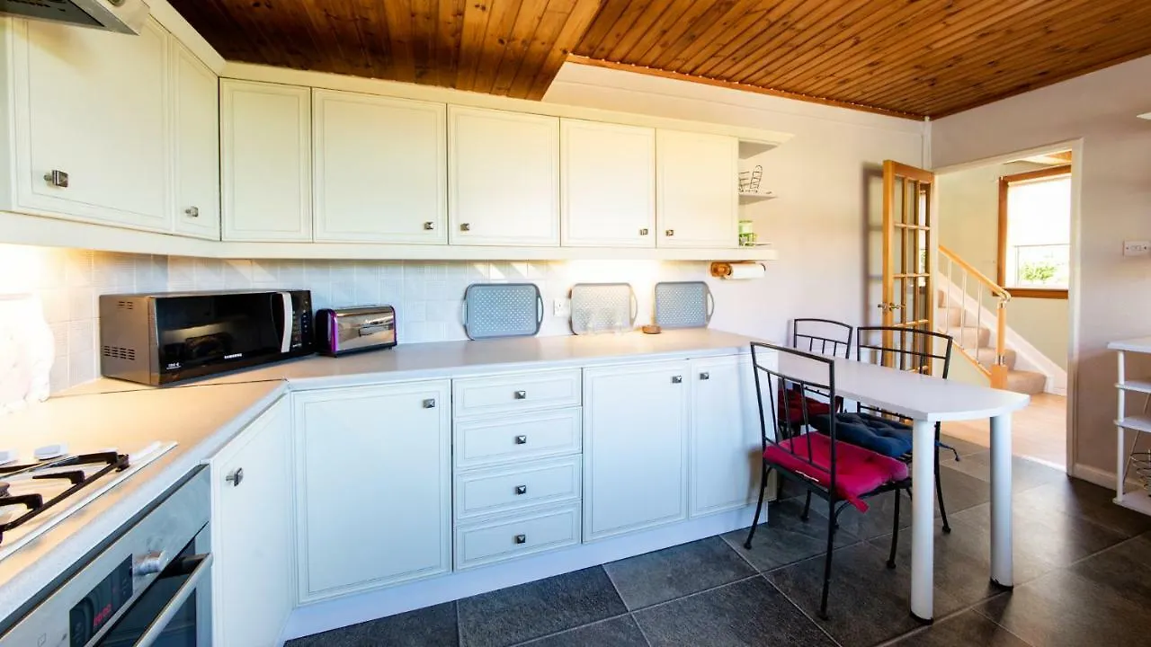 3 Bed House W/Drive & Garden V/Fast Wifi Near Bioquarter Villa Edinburgh 0*,  United Kingdom