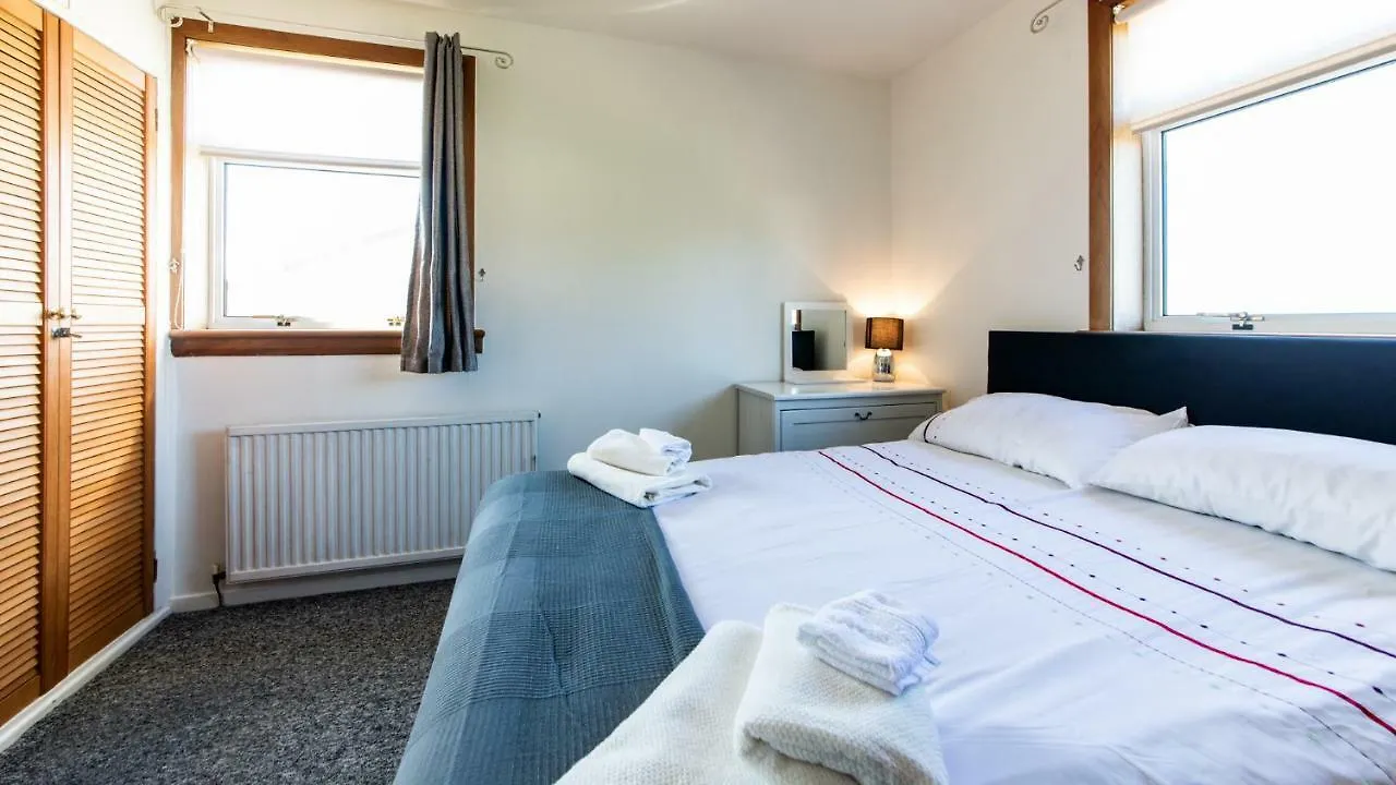 Villa 3 BED House w/Drive&Garden v/Fast WiFi near bioQuarter Edinburgh 0*,
