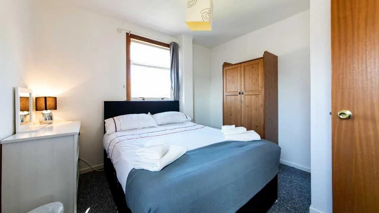 Villa 3 BED House w/Drive&Garden v/Fast WiFi near bioQuarter Edinburgh Ferienhaus
