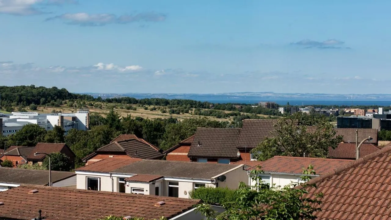 Holiday home 3 Bed House W/Drive & Garden V/Fast Wifi Near Bioquarter Villa Edinburgh